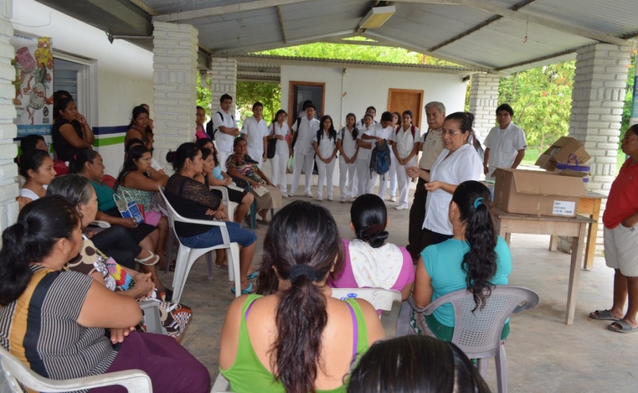 Practican alumnos de la UNACH  pruebas de Papanicolaou a mujeres del municipio de Tapachula