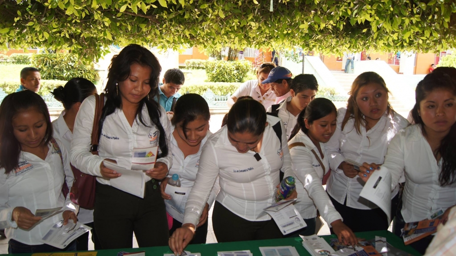 Promueve UNACH licenciaturas a distancia en Yajalón y Emiliano Zapata