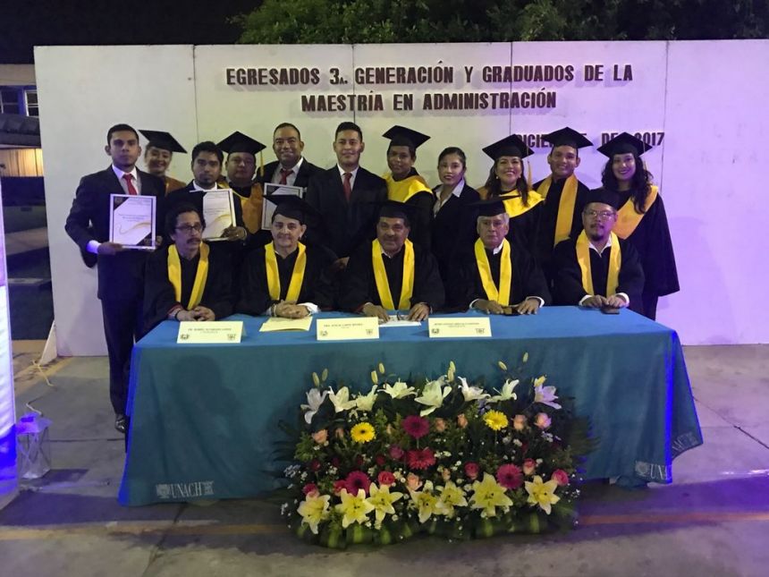 En el Campus IV Entrega UNACH documentos a egresados y graduados de Maestría en Administración
