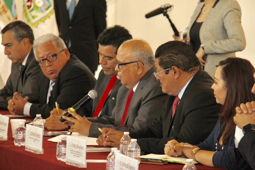 Atestigua el rector de la UNACH, Carlos Eugenio Ruiz Hernández, la firma del Convenio  para el Fortalecimiento y Desarrollo de las ZEE