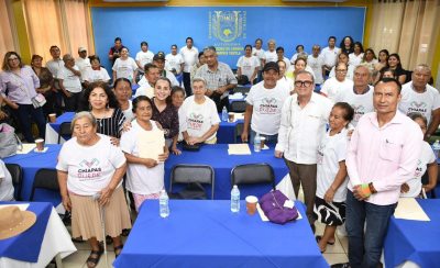Entregan en la UNACH Beca Rosario Castellanos a personas que se alfabetizaron mediante el Programa Chiapas Puede