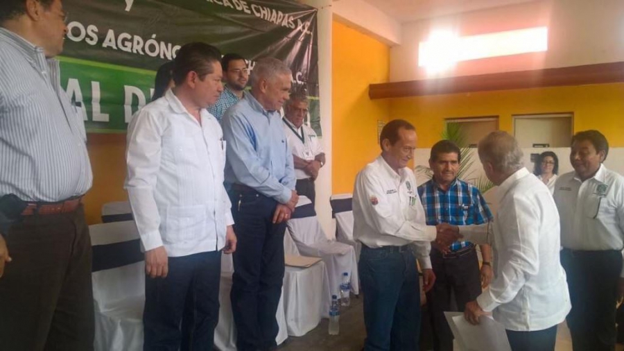 Recibe ex rector de la UNACH, Pedro René Bodegas Valera, reconocimiento en el Día Nacional del Agrónomo