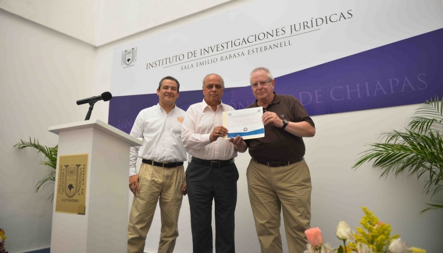 Da rector de la UNACH, Carlos Eugenio Ruiz Hernández la bienvenida a los alumnos del posgrado del IIJ