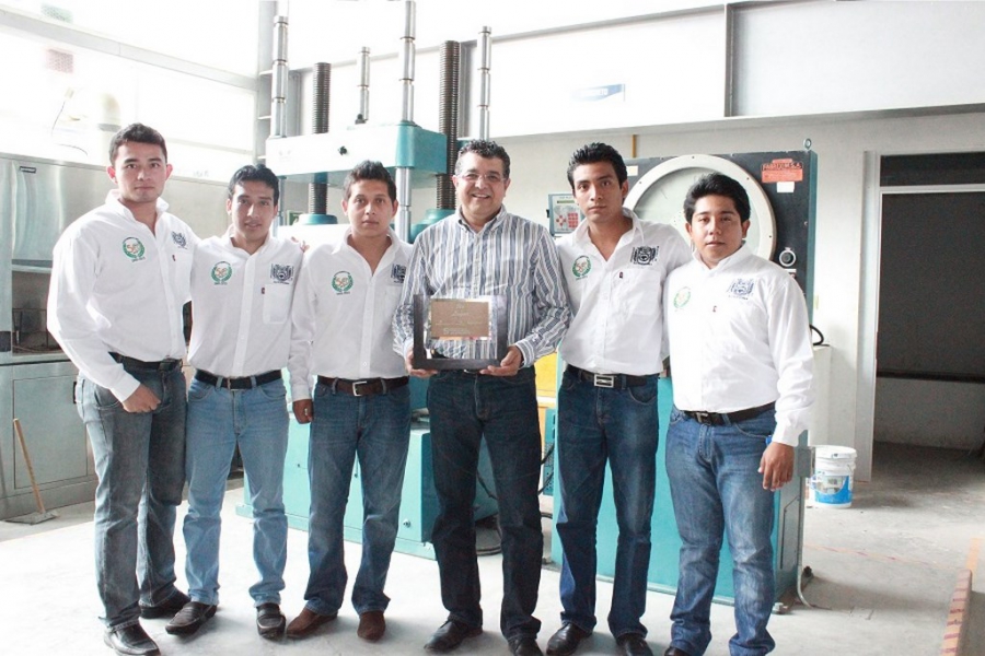Obtienen alumnos de ingeniería de la UNACH reconocimiento en concurso nacional
