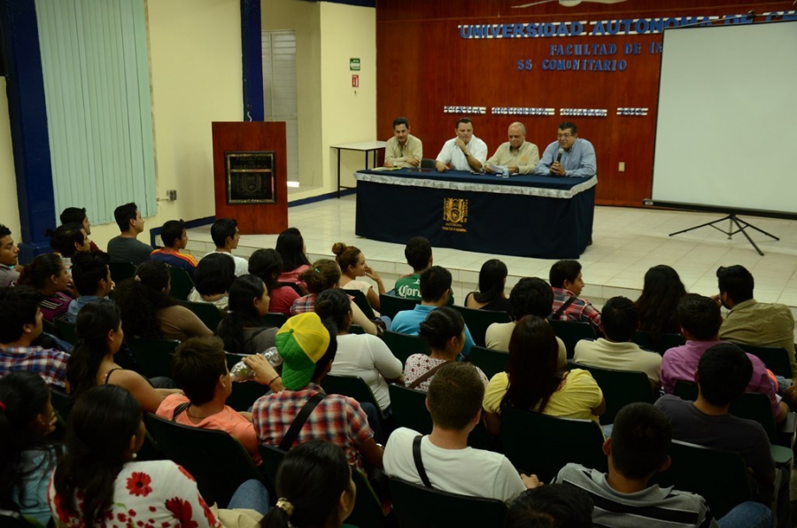 Capacitan  a los alumnos de la UNACH que prestarán su Servicio Social Comunitario en 13 municipios del estado