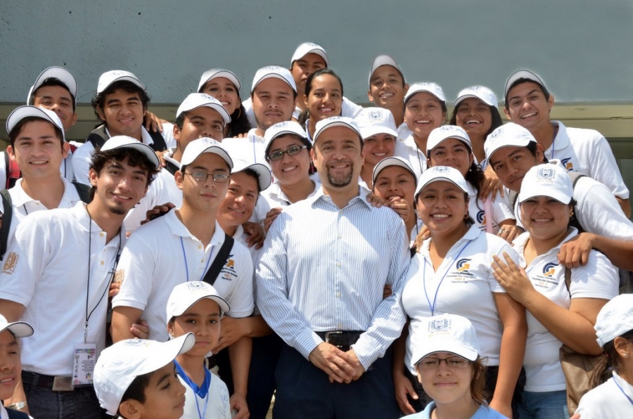 Realizarán estudiantes becados por la UNACH estancia en universidades de México y del extranjero