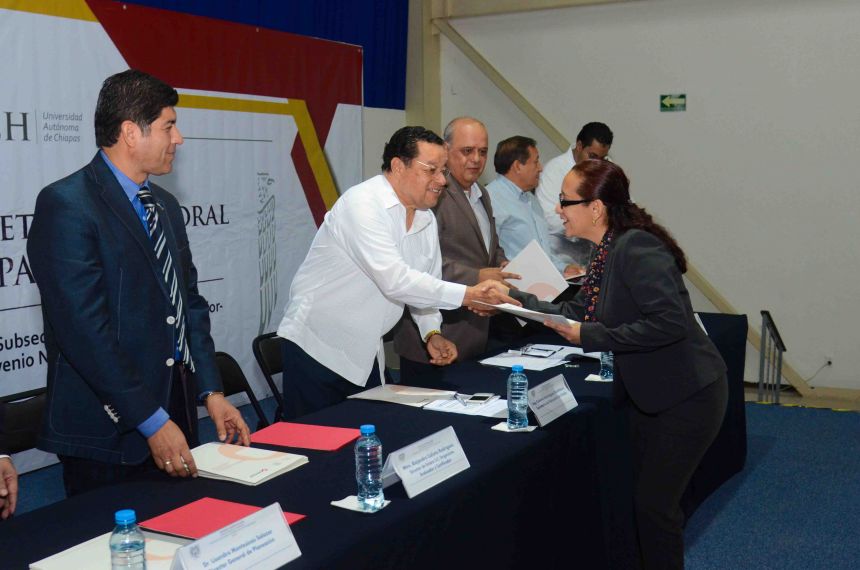 Entrega UNACH certificaciones con reconocimiento nacional  a personal de sus distintas unidades académicas