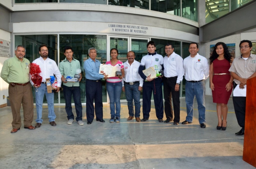 Entrega UNACH reconocimientos a ganadores del Primer Concurso de Matemáticas de Nivel Medio Superior