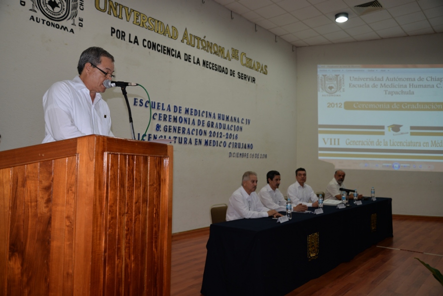 Egresa octava generación de médicos cirujanos de la UNACH formados en Tapachula