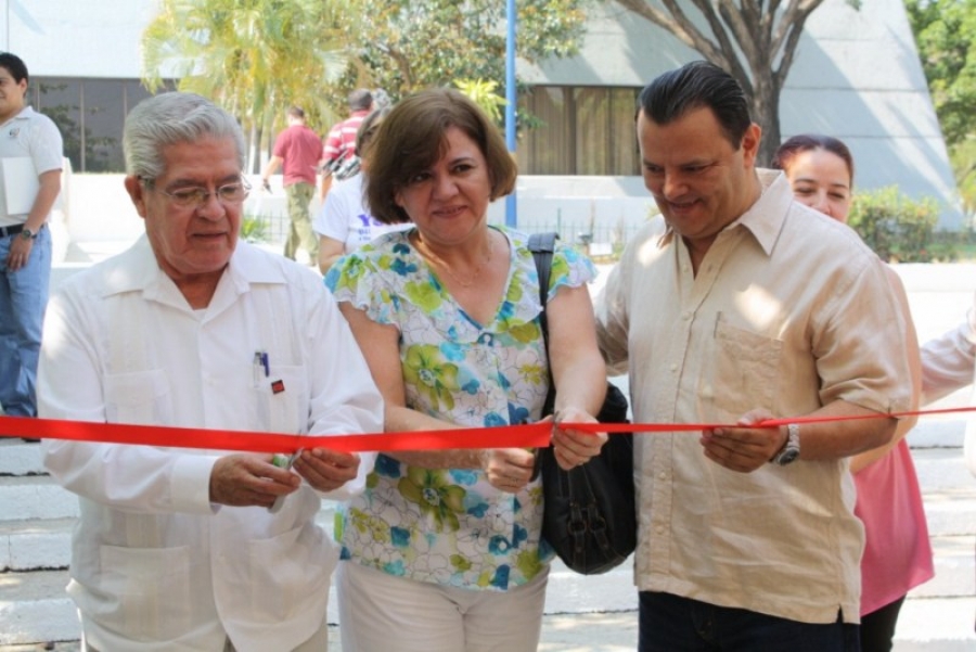 Celebran Universitarios día Internacional del Libro y del Derecho de Autor