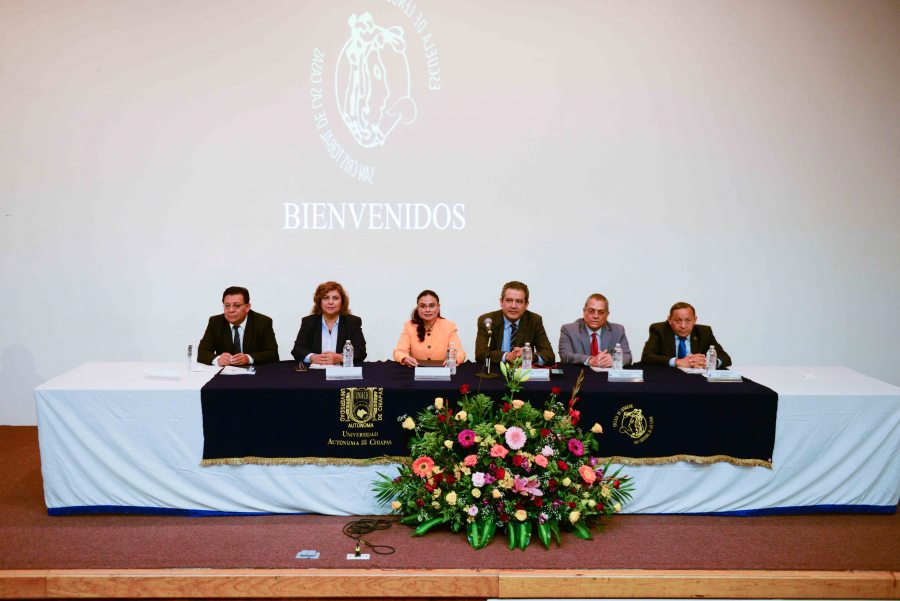 Rinde directora de la Escuela de Lenguas San Cristóbal de la UNACH, Karina Cabrera Morgan su Cuarto Informe de Actividades.