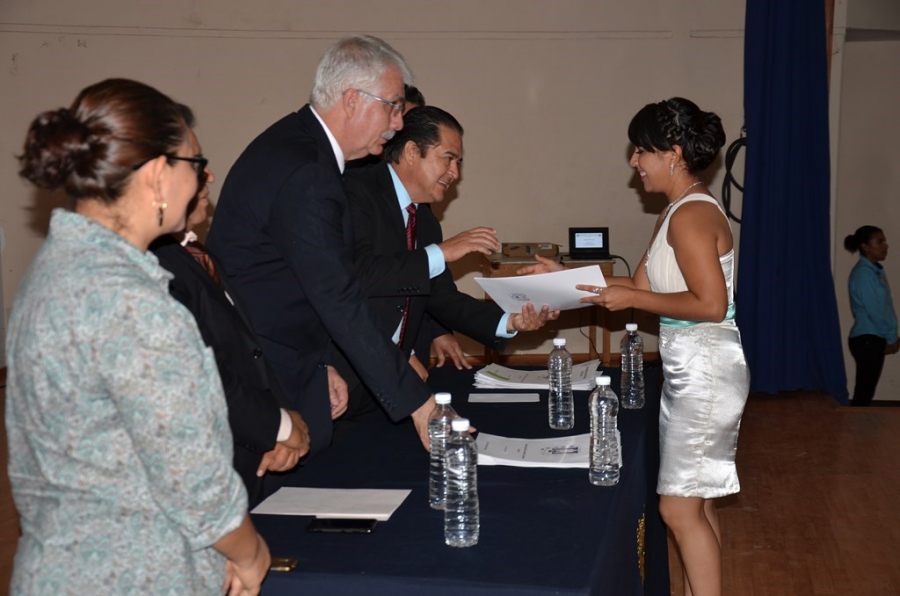 Egresan de la UNACH profesionales capacitados y competitivos