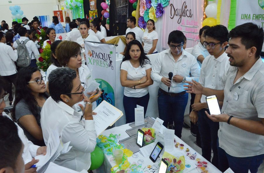 Se realizó con éxito la 45ª Feria de Jóvenes emprendedores en la UNACH