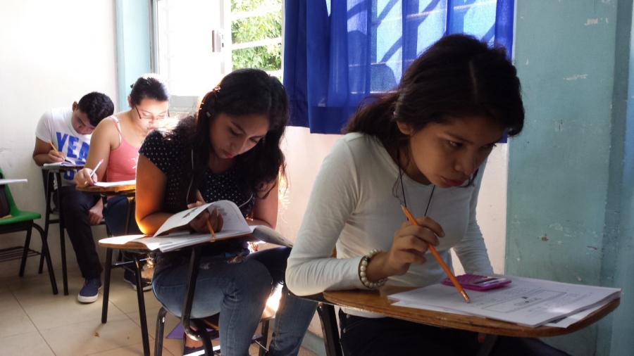 Presentan más de 3 mil 700 aspirantes el examen de admisión de la UNACH