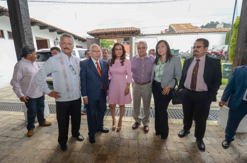 Entregan la Medalla al Mérito en el Servicio Universitario a docentes de la UNACH en San Cristóbal de Las Casas