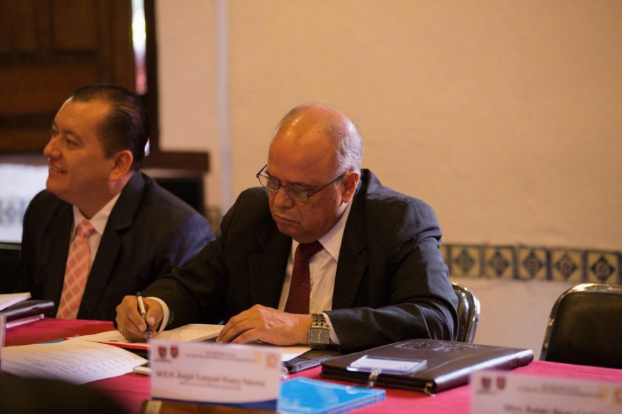 Participa el rector Carlos Eugenio Ruiz Hernández en seminario internacional dirigido a autoridades universitarias del país