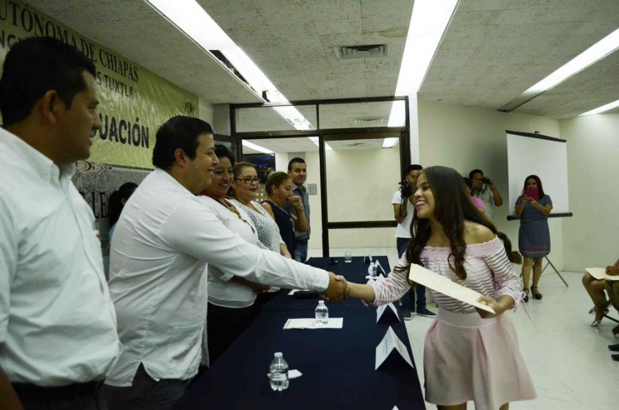 Egresa la primera generación del Curso “English For Young Learners”