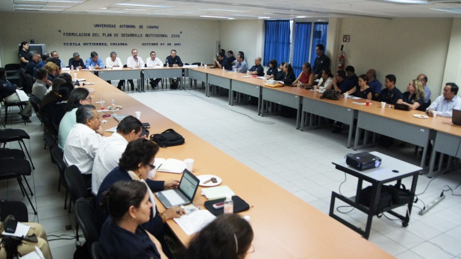 Instalan Comisión Consultiva para elaboración del Plan de Desarrollo Institucional 2024 de la UNACH