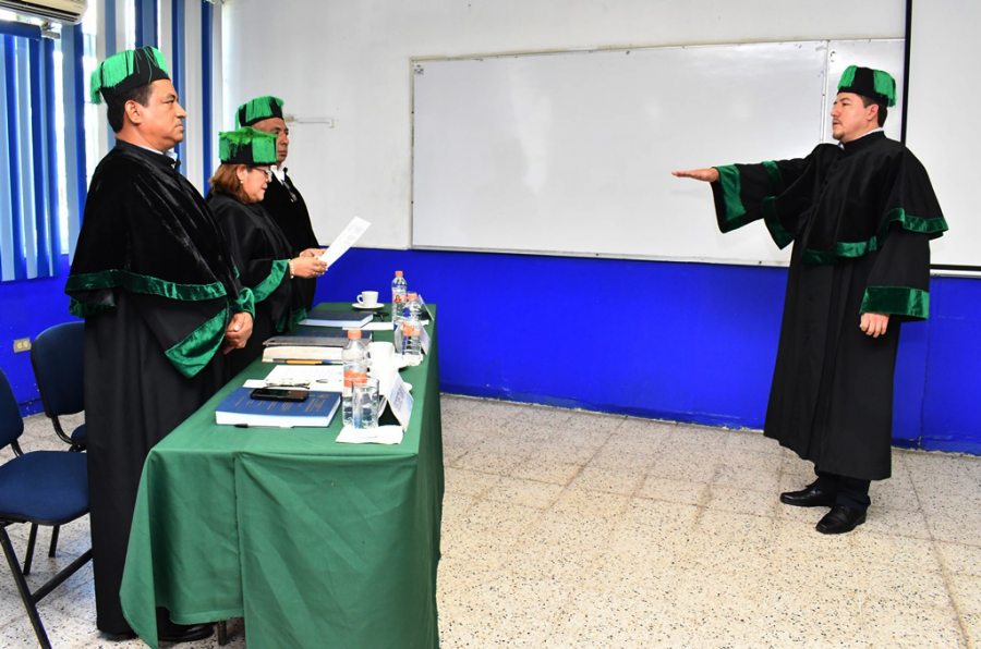 En el Campus IV. Toma protesta egresado de la primera Generación de Doctorado en Gestión para el Desarrollo, de la UNACH