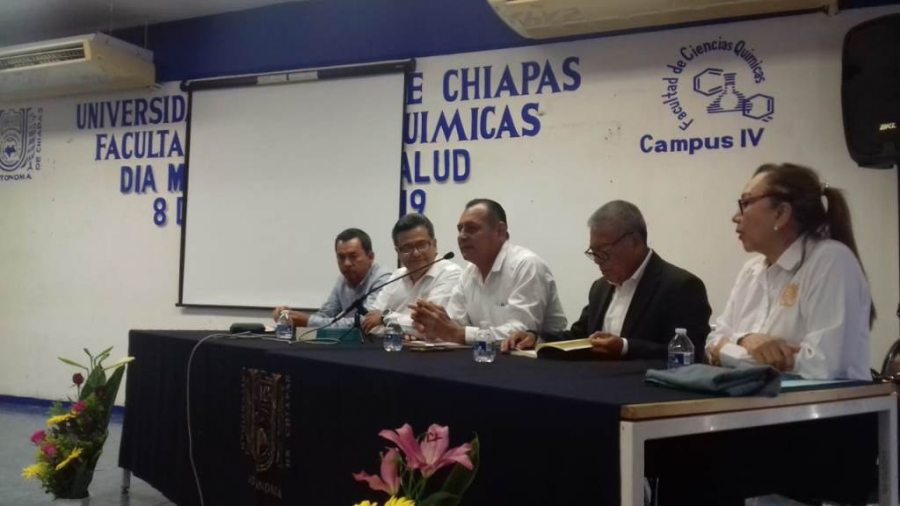 En el Campus IV Presentan docentes de la UNACH libro sobre enfermedades infecciosas en México