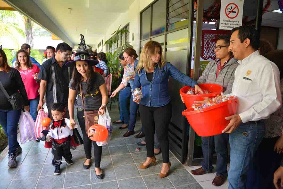 Celebran Voluntariado de la UNACH con infantes de la Estancia Infantil la tradicional pedida de calabacita