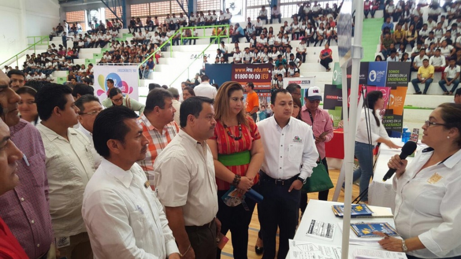 Exponen oferta educativa de la UNACH con jóvenes de Oaxaca y Chiapas