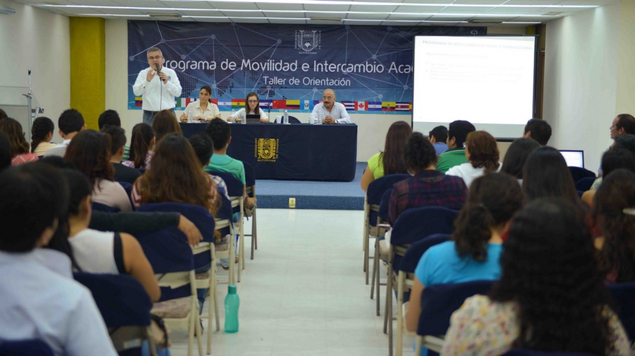 Exponen a la comunidad UNACH la oferta de becas de movilidad nacional e internacional