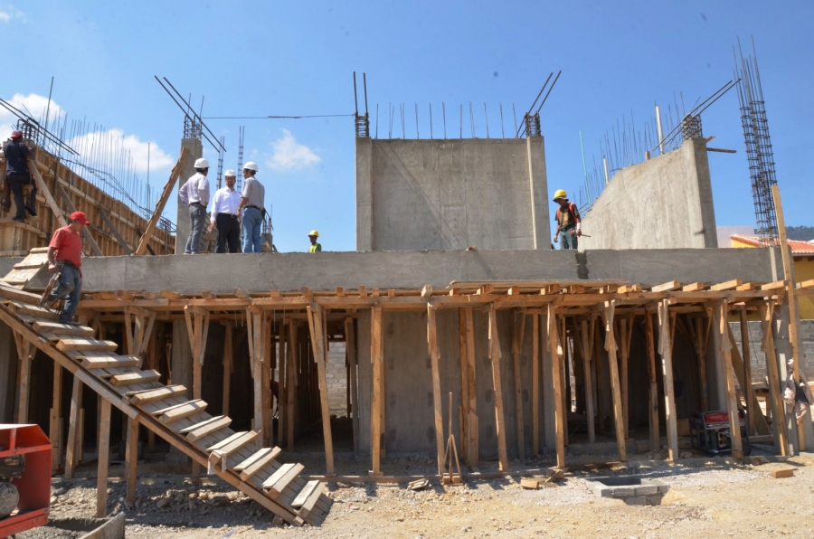 Supervisa rector Jaime Valls Esponda obras de la UNACH en Tuxtla Gutiérrez y San Cristóbal de las Casas