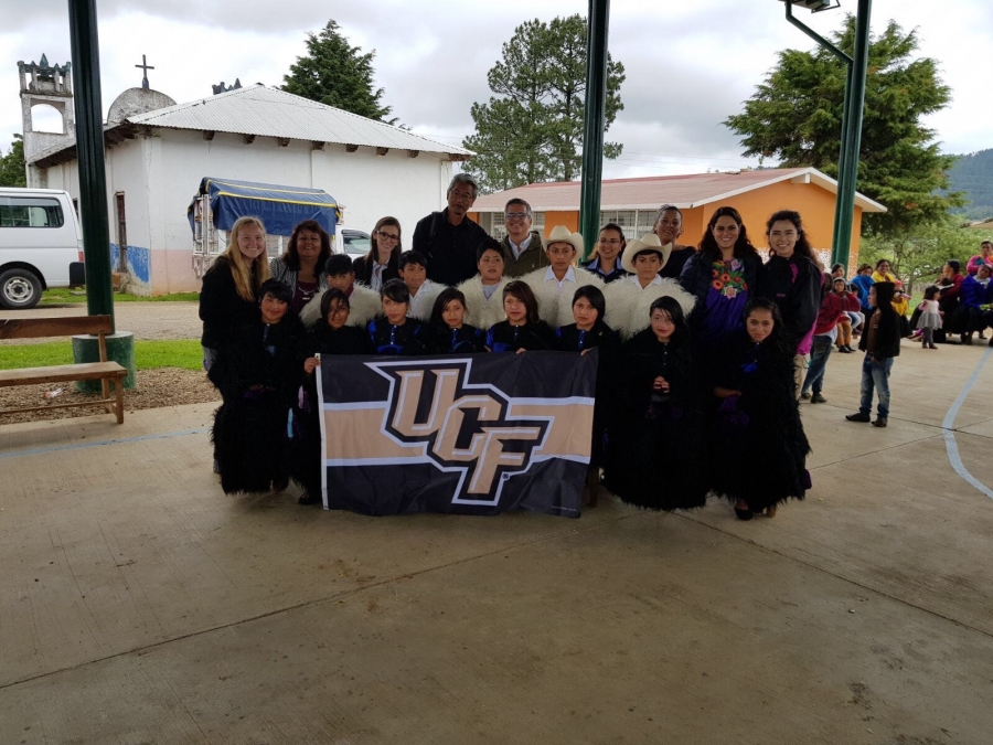 Realizan Universidad Central de la Florida y la UNACH trabajos comunitarios en San Cristóbal de las Casas