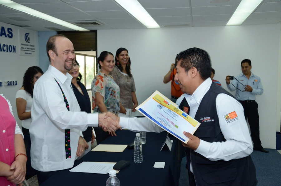 Capacita UNACH a personal del Instituto Estatal de Salud en manejo de nuevas tecnologías