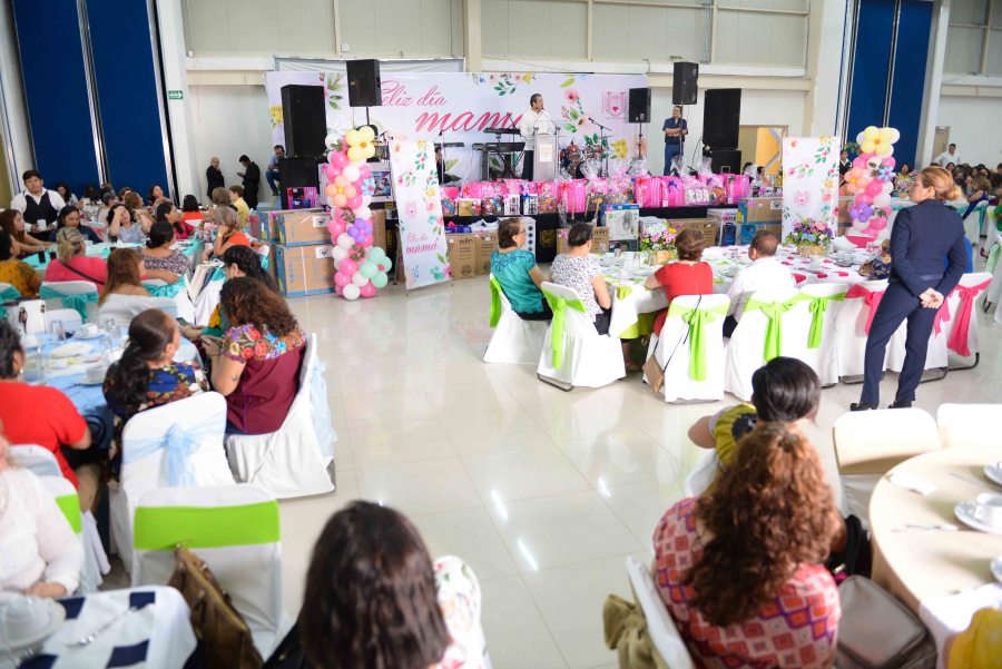 Celebran en la UNACH el Día de las Madres