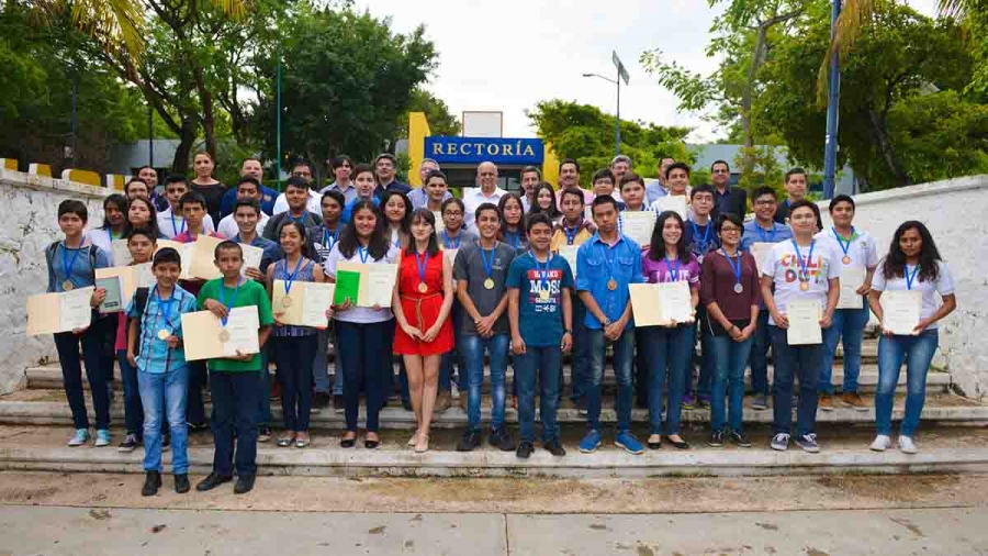 Premian en la UNACH a los ganadores de la Olimpiada Mexicana de Matemáticas en su fase estatal