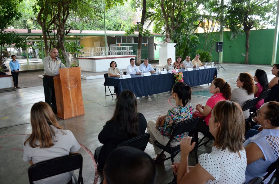 Implementa UNACH capacitación a docentes, alumnos y padres de familia para un mejor aprendizaje del idioma inglés