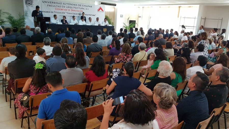 Entregan en la UNACH  títulos profesionales a 42 arquitectos de diferentes generaciones.