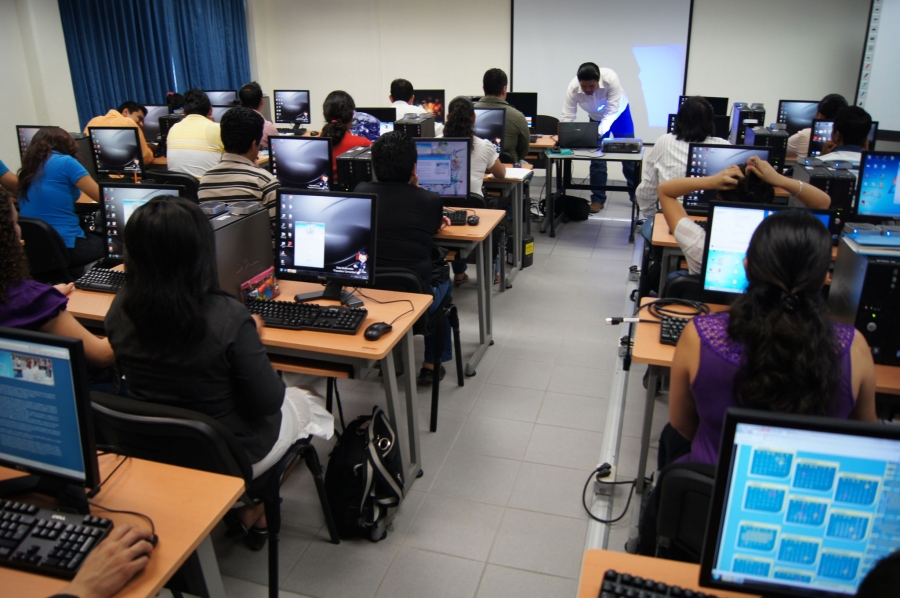 Participan migrantes en Estados Unidos en curso de la Universidad Virtual de la UNACH