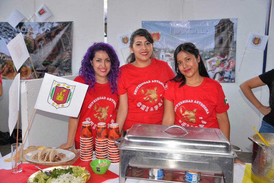 Organizan alumnos de intercambio de la UNACH la Muestra Cultural Internacional