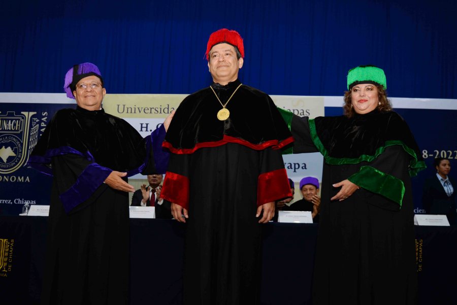 Asume Carlos F. Natarén Nandayapa la rectoría de la UNACH