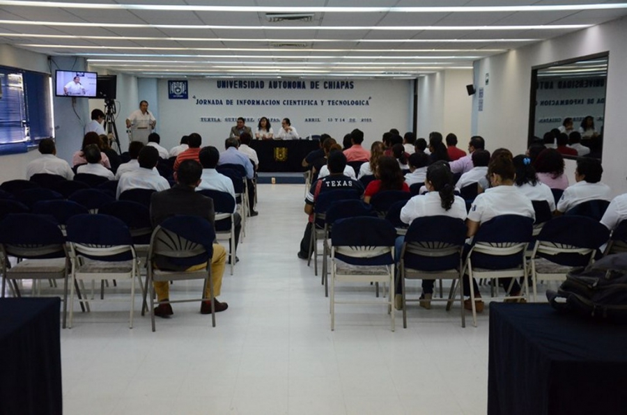 Capacitan a personal de los servicios bibliotecarios de la UNACH en el manejo eficiente de las bases de datos