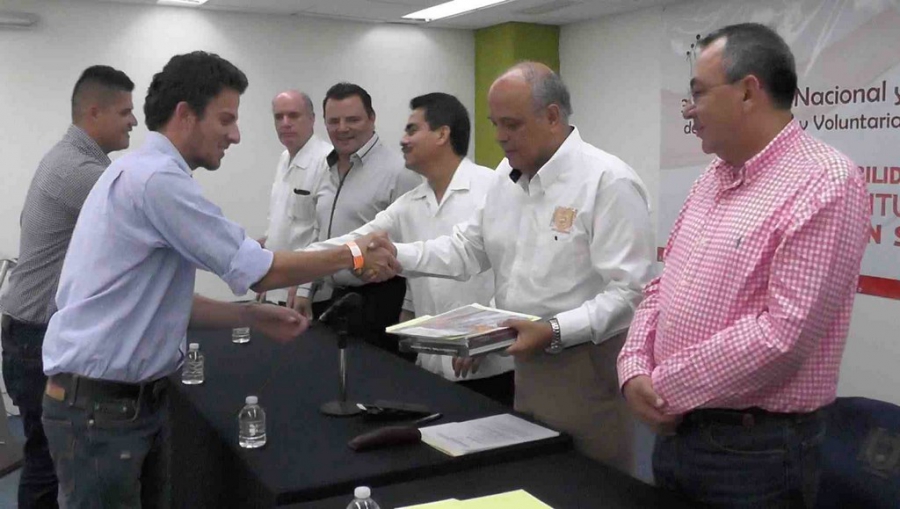 Otorgan CISS y UNACH los premios nacionales de Servicio Social 2015