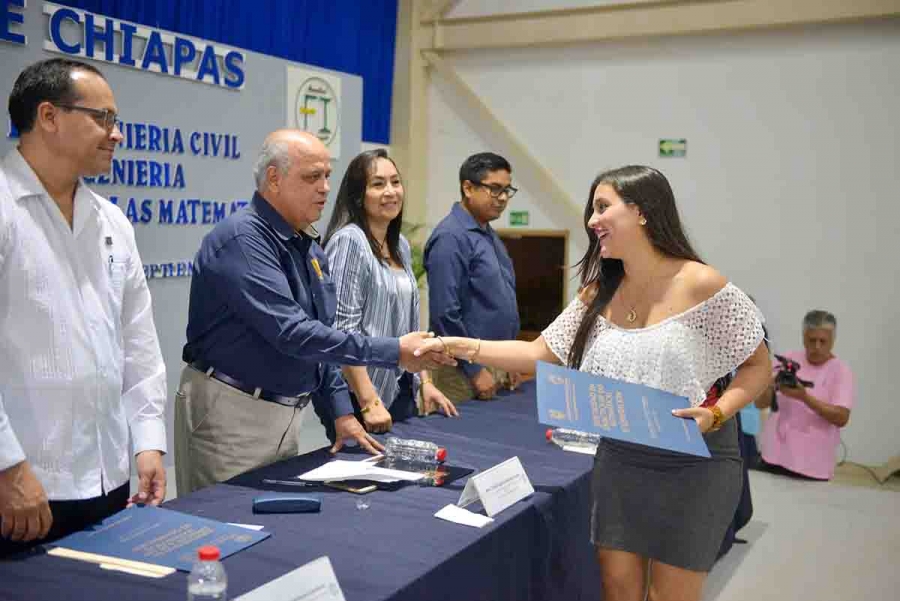 Egresan más de 150 profesionales de la Facultad de Ingeniería de la UNACH