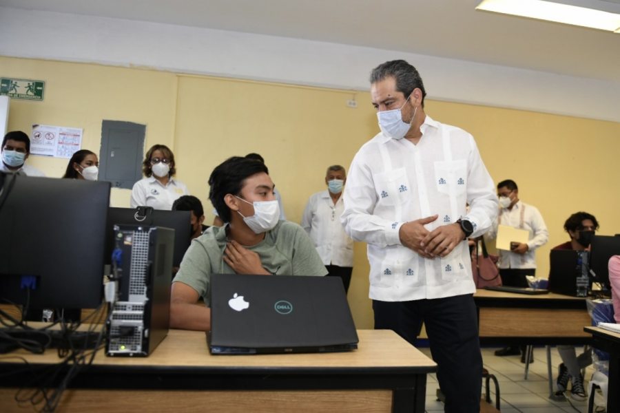Reafirma UNACH su compromiso con  la formación personal y profesional de los alumnos