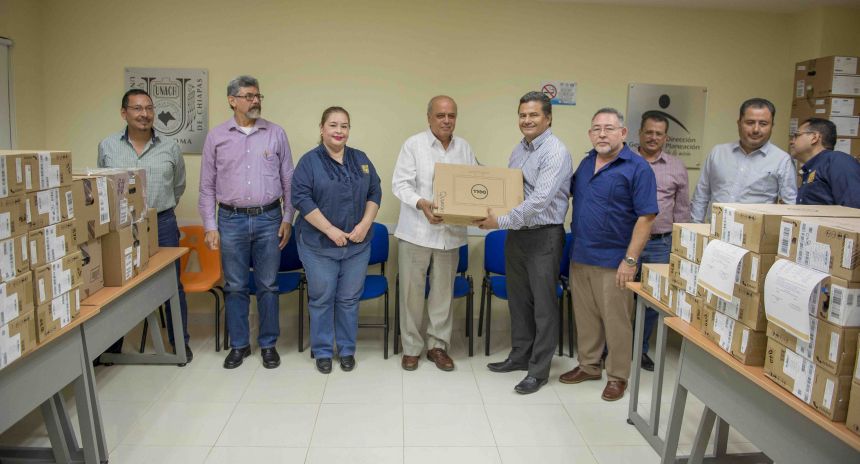 Dotan a unidades académicas de la UNACH de equipos de cómputo