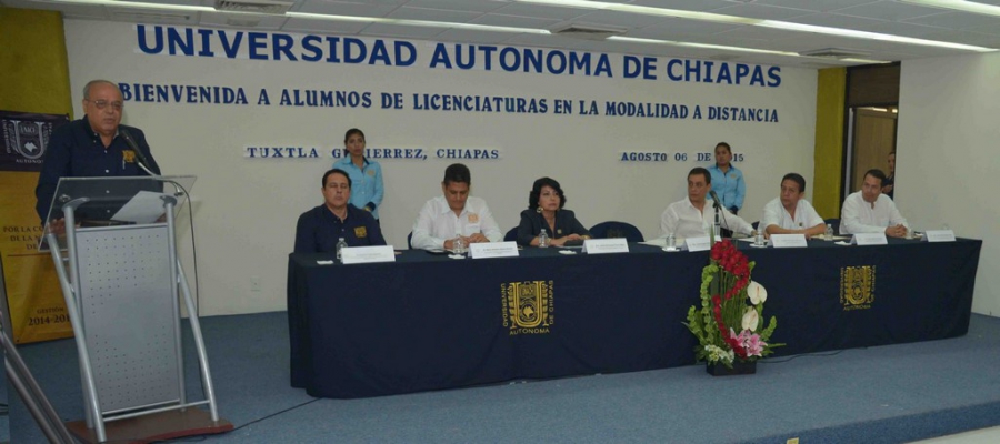 Dan bienvenida a  260 estudiantes al sistema de educación a  distancia