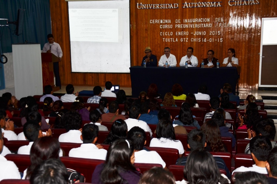 Inauguran de manera oficial el Cuso Preuniversitario de la Facultad de Contaduría y Administración, Campus I de la UNACH