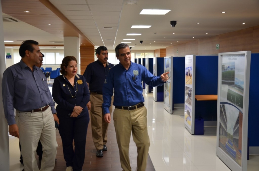 Dona INEGI equipos de cómputo a la Biblioteca Central de la UNACH