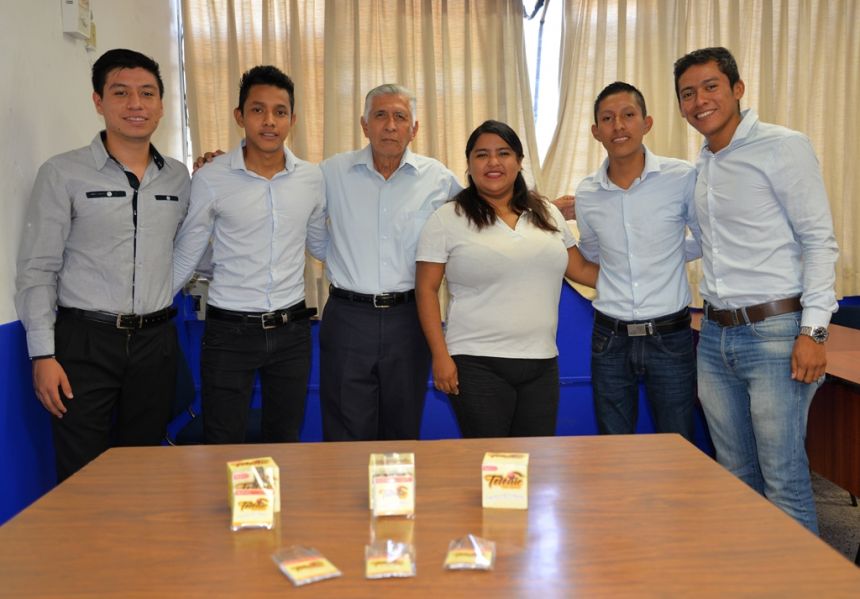 En Tapachula Exponen Alumnos de la Facultad de Contaduría producto innovador en Tienda UNACH