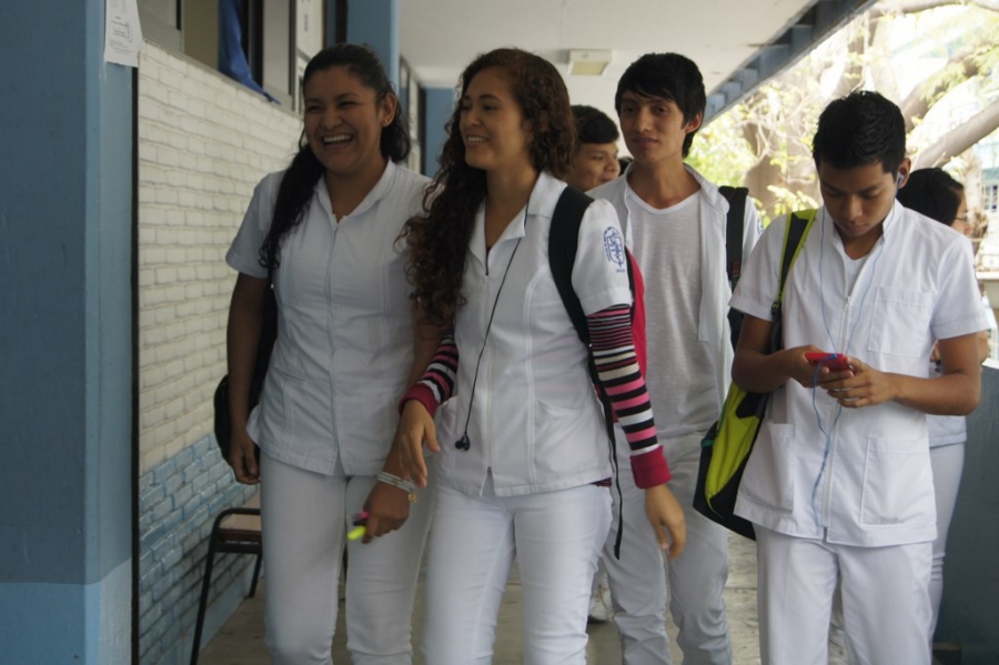 Invitan a egresados y estudiantes de la UNACH a participar en la Convocatoria de Becas FESE 2015