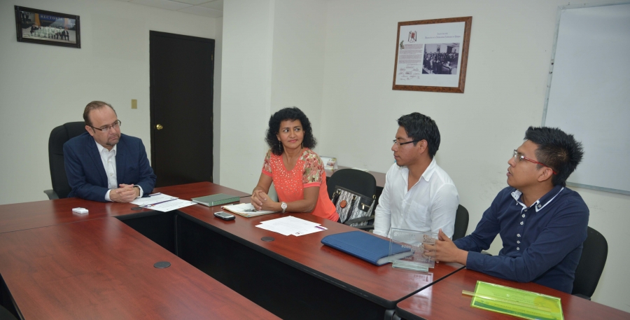 Recibe rector Jaime Valls Esponda a ganadores del Tercer Foro Nacional de Servicio Social de la ANUIES 2014