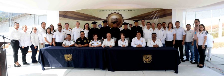 Se gradúa la primera generación de alumnos de la UNACH que se encuentran internos en un penal
