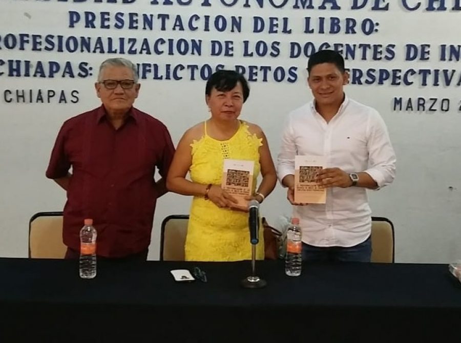 En el Campus IV Presenta académica de la UNACH libro sobre la Profesionalización de los docentes de Inglés en Chiapas